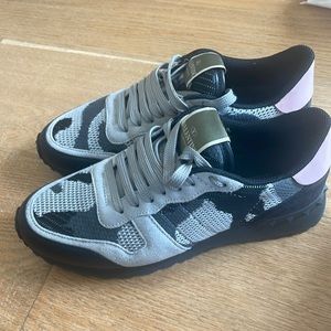 Valentino Rockrunner Rockstud Sneakers